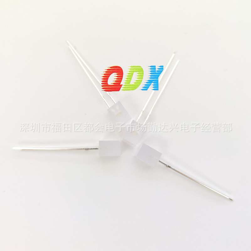 557雾状白发白灯珠 5*5*7乳白白灯珠 雾状长脚LED方形指示灯珠