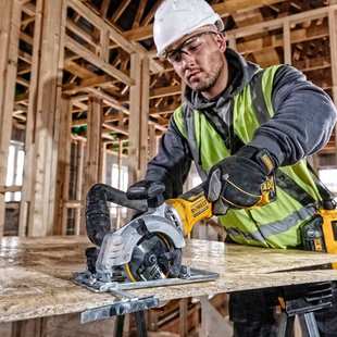 DEWALT得伟DCS571充电木工电圆锯无刷电动圆盘锯家用多功能切割锯