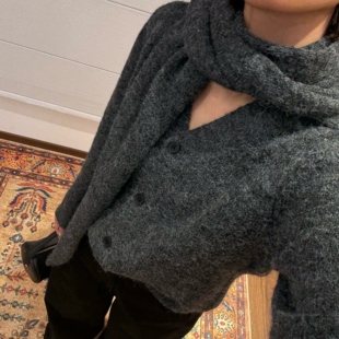 山阶 「松弛」深灰花纱羊毛混纺V领围巾毛衣开衫极简复古小众毛衣