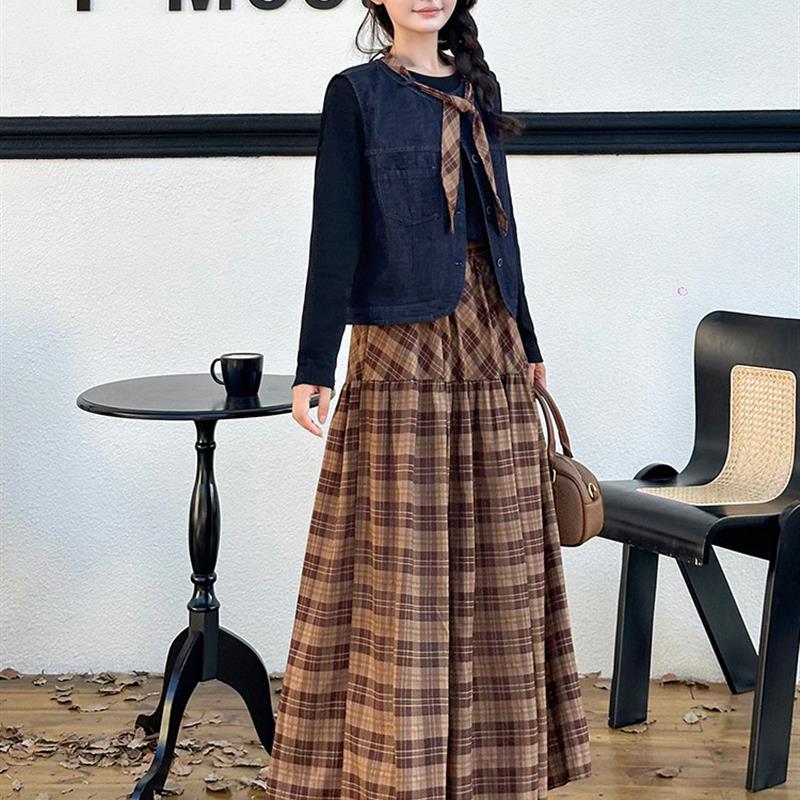 气质套装裙女2025年春秋季新款洋气减龄显瘦牛仔马甲半身裙三件套