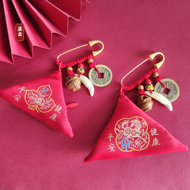 婴儿宝宝压惊别针三角符袋拉链桃核惊狗牙跳铜钱辟出门防平安挂件