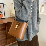 Небольшая небольшая сумка, сумка через плечо, модное летнее универсальное ведро, коллекция 2023, тренд сезона