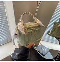 Зеленый (с кулоном)