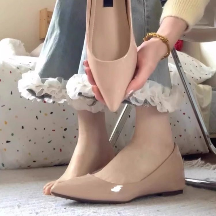 裸色单鞋女2026新款春季尖头浅口平底鞋内增高法式温柔风气质女鞋