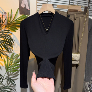 高级感黑色深V领针织打底衫春秋2025新款内搭修身气质长袖T恤上衣