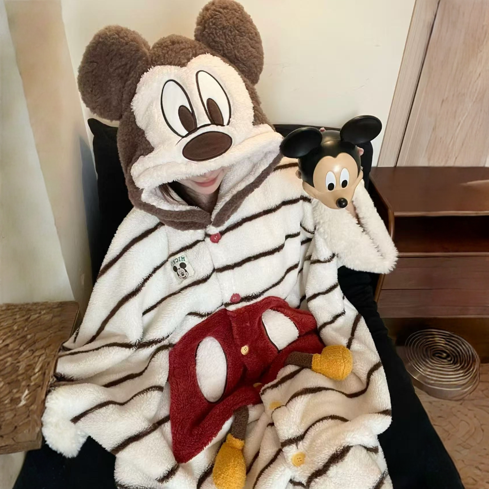 斗篷睡衣卡通米奇可爱连帽珊瑚绒睡袍女冬季新款家居服加厚可外穿