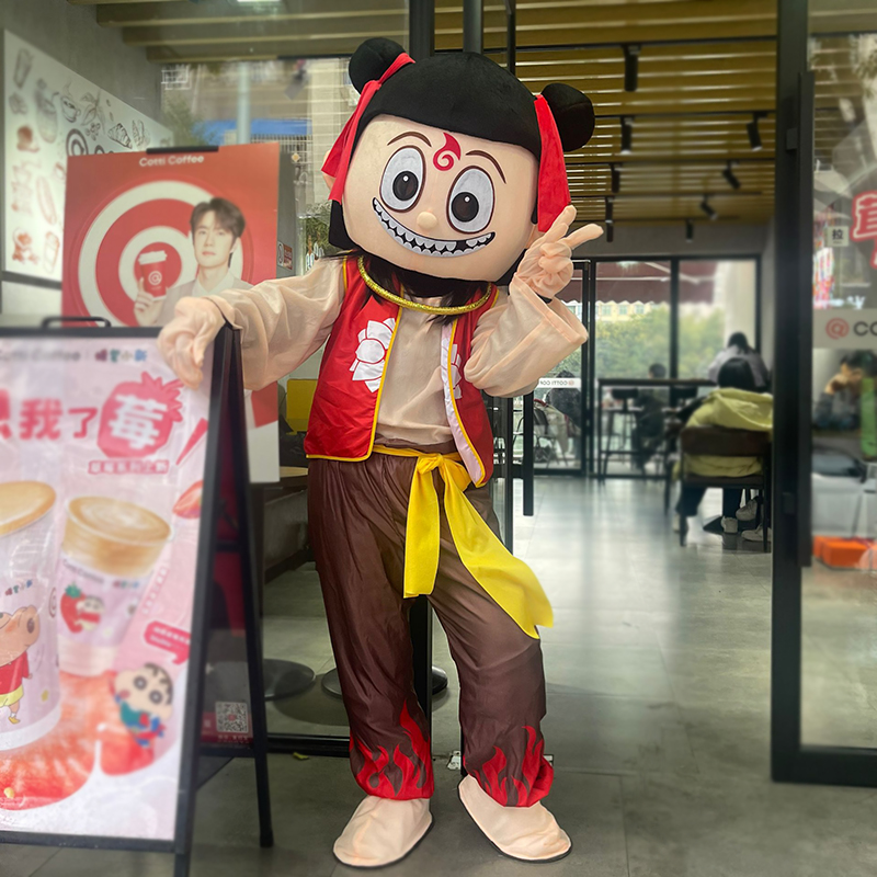 哪吒熬丙卡通人偶服装表演