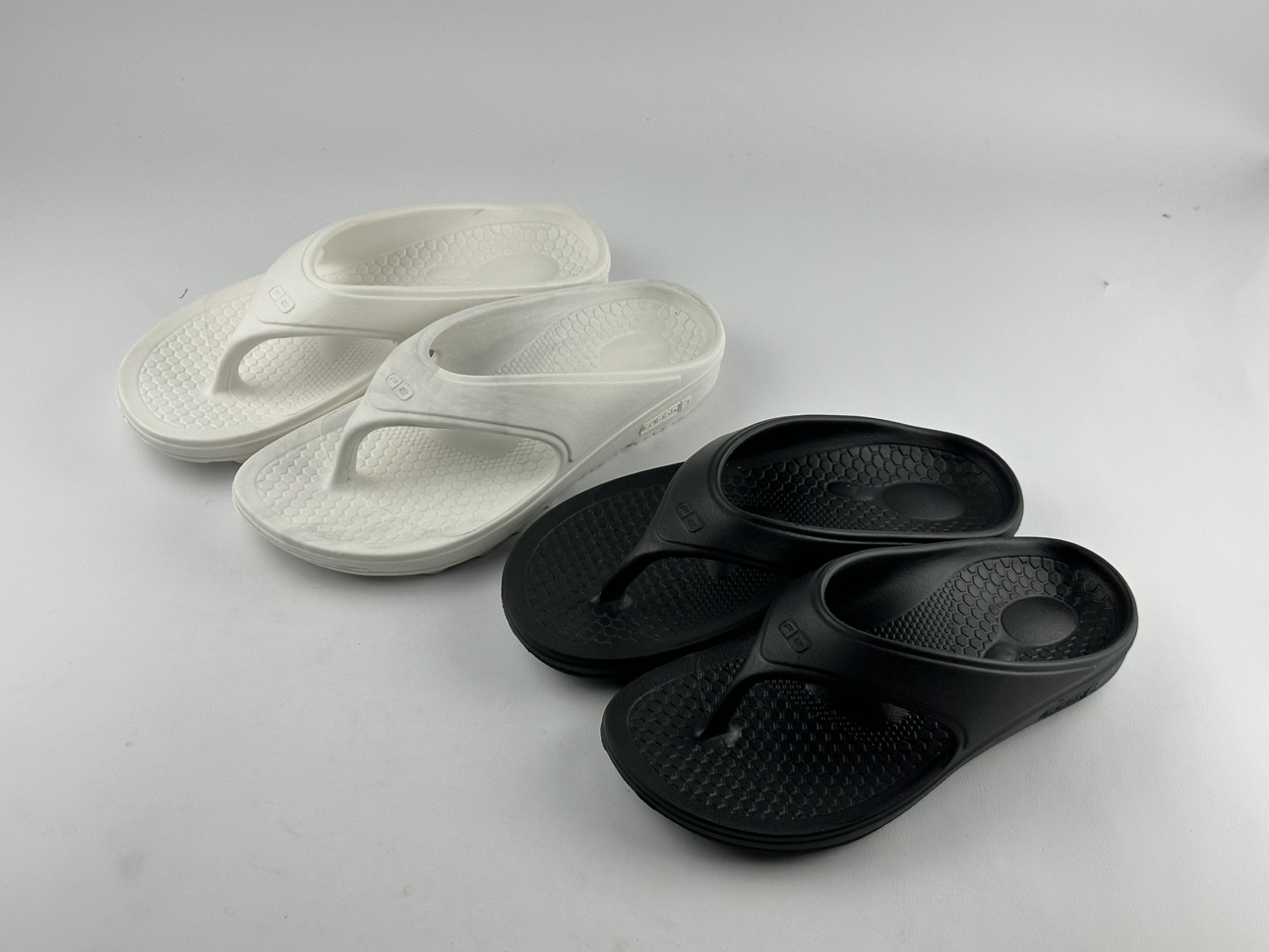 外贸捡漏夏季男女拖鞋沐浴防滑沙滩家居减震情侣拖鞋夹脚人字拖鞋