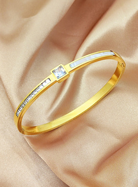 真金电镀锆石方形字母手镯日韩轻奢高级感闺蜜手环时尚百搭手