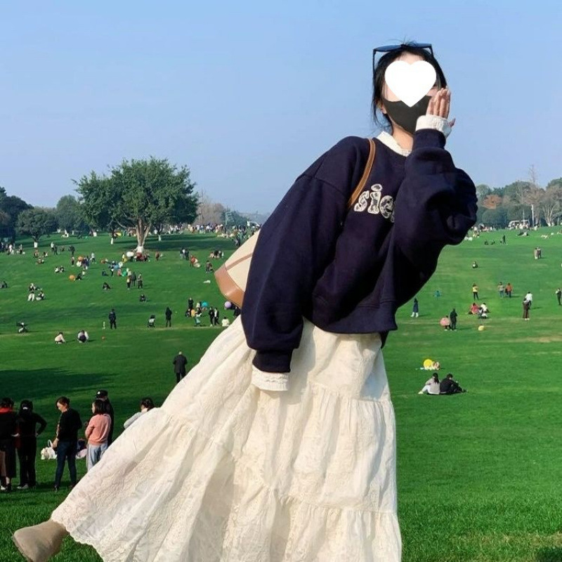 今年流行的超好看独特漂亮蓝色卫衣半身裙两件套装女2025新款秋装