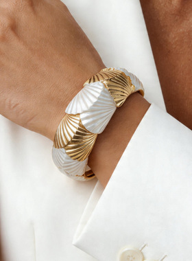 法式小众设计度假风贝壳手镯简约复古宽版手环轻奢感手饰女