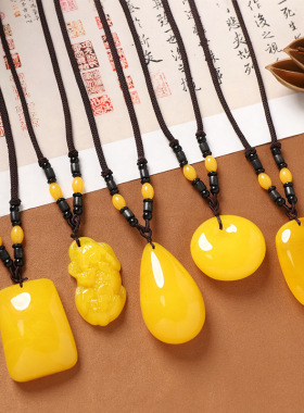民族风琥珀蜜蜡项链鸡油黄无事牌貔貅吊坠复古女长款毛衣链男配饰