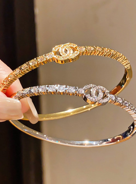 18k真金电镀轻奢风锆石双c缠绕卡扣手镯时尚精致重工手饰女