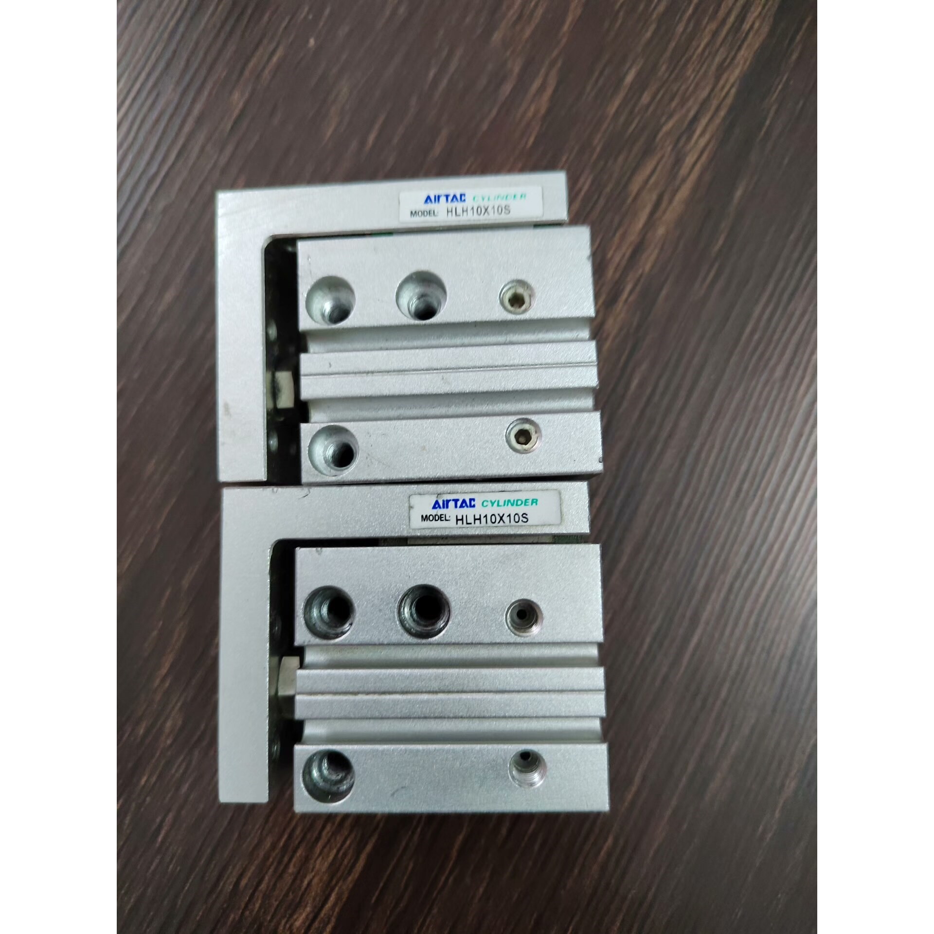 亚德客HLH10x10S侧滑气缸,实拍,成色如图 , 备件议价