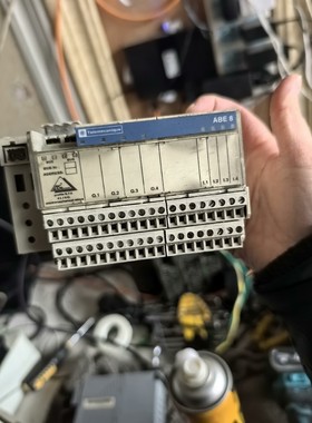 施耐德abe8系列 abe8-r44sb11  现货橙色如议价 维修