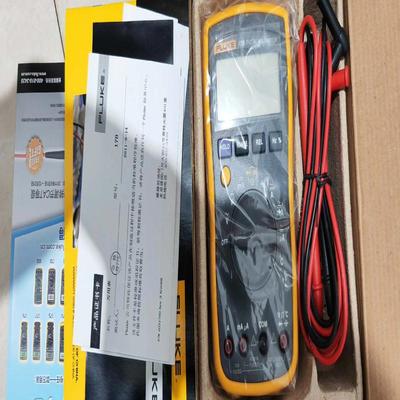 检测全新带包装福禄克17B万用表  电池盖破损 咨询