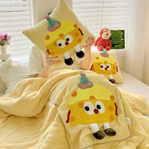 卡通牛奶绒抱枕被子两用冬季加厚办公室午睡毯子二合一车载靠枕头