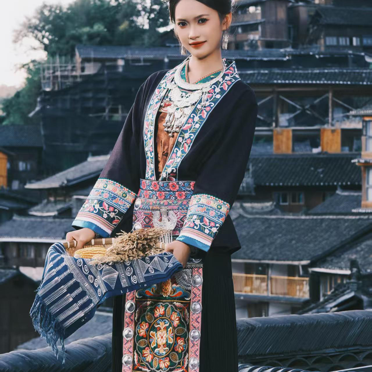 传统侗族服装女装肇兴侗寨摄影服