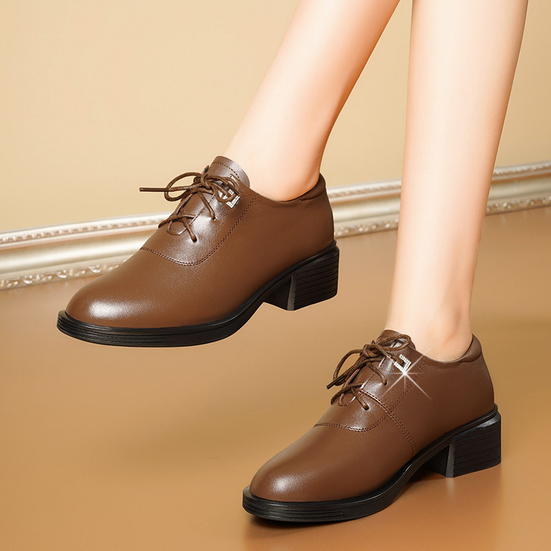 2023春秋季款皮鞋女妈妈鞋休闲真皮软底软皮中老年人中跟保暖单鞋