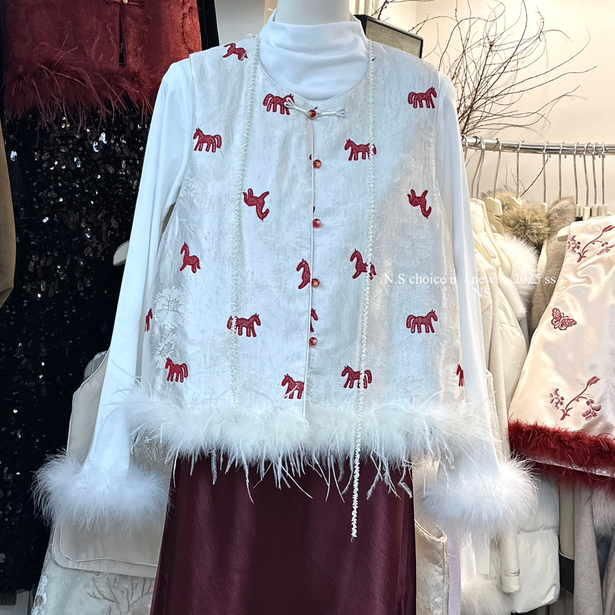 NS CHOICE U-袍～马上有钱国风气质刺绣提花工艺毛边夹棉马甲2525