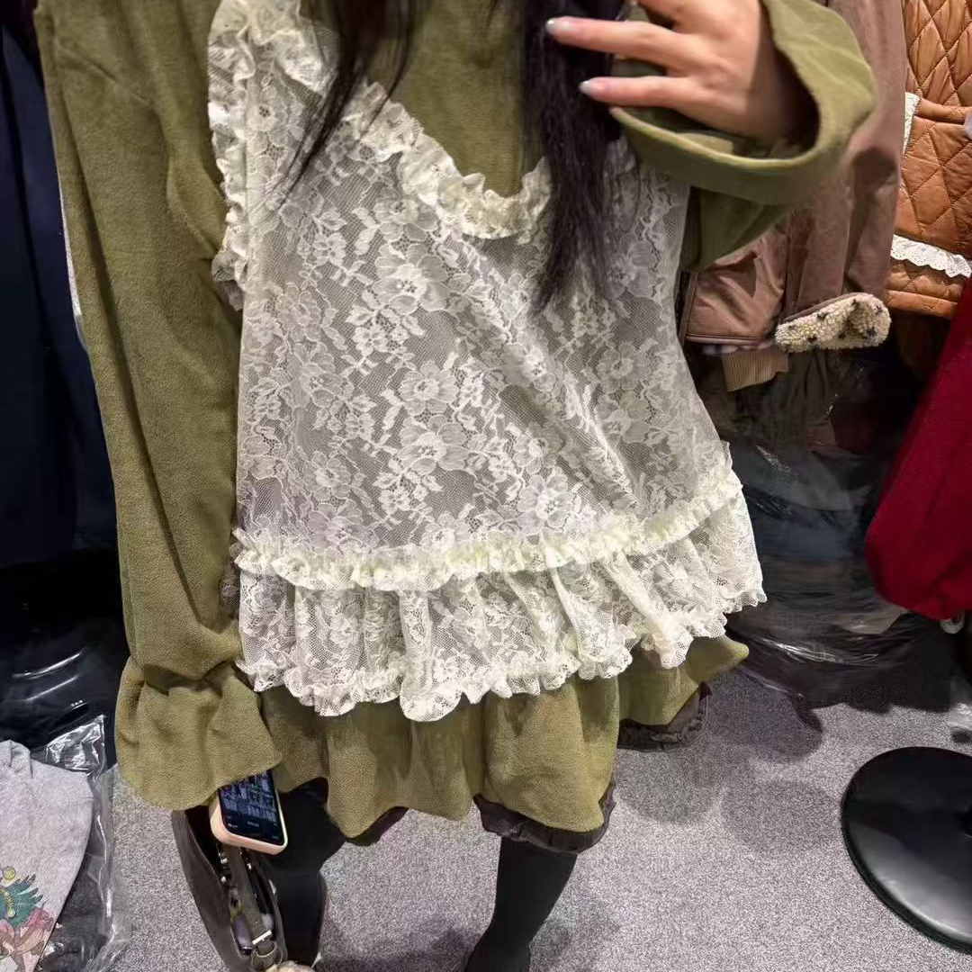 MI NI-冬上新韩系蕾丝拼接吊带背心+纯色长袖T恤两件套装60851