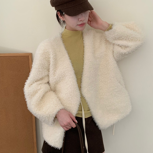 MUUTIS牧缇-女人气质时尚系带v领毛绒短外套（含14绵羊毛）tp8882