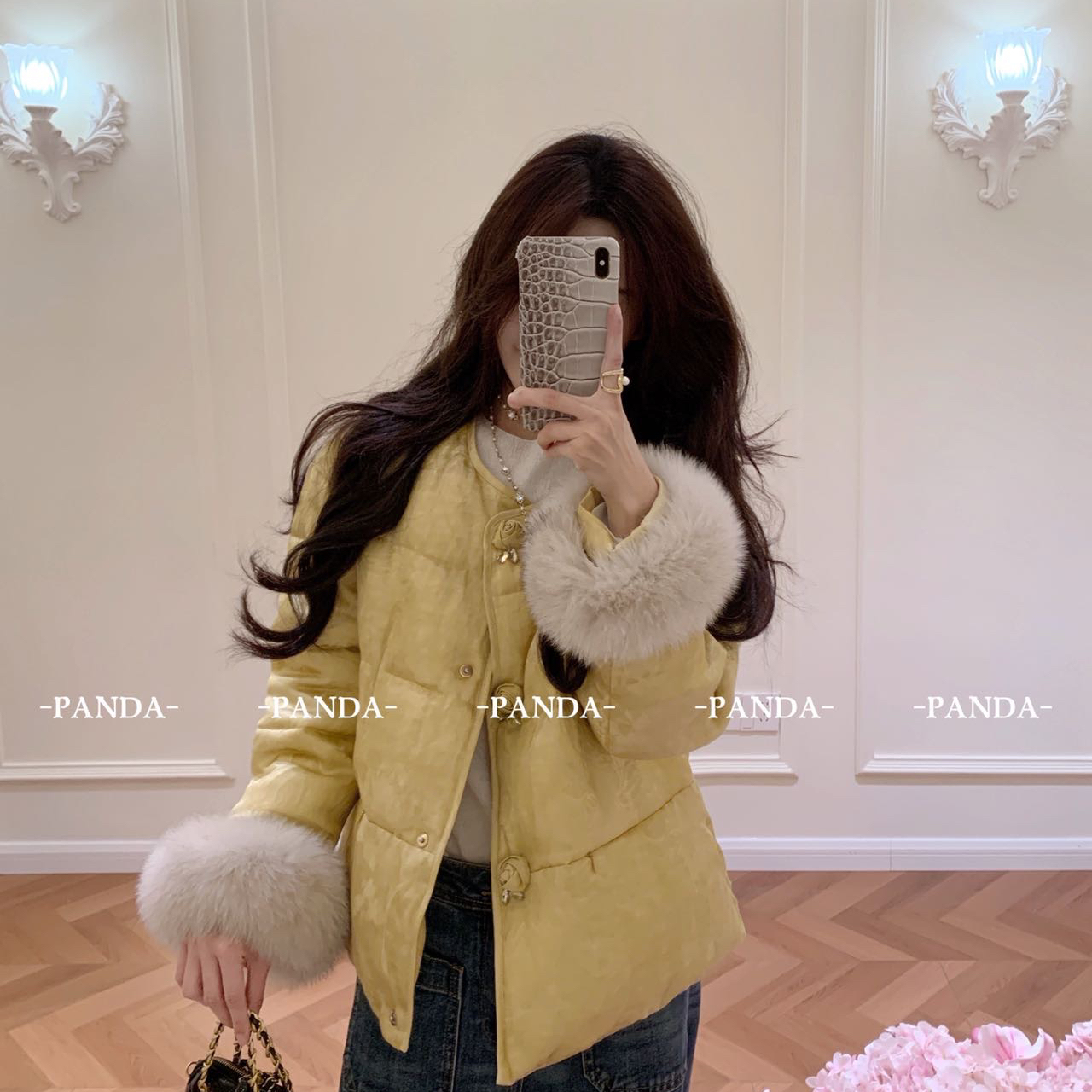 PANDA-的缎面质感好绝袖口毛茸茸的狐狸毛球保暖羽绒服外套77037