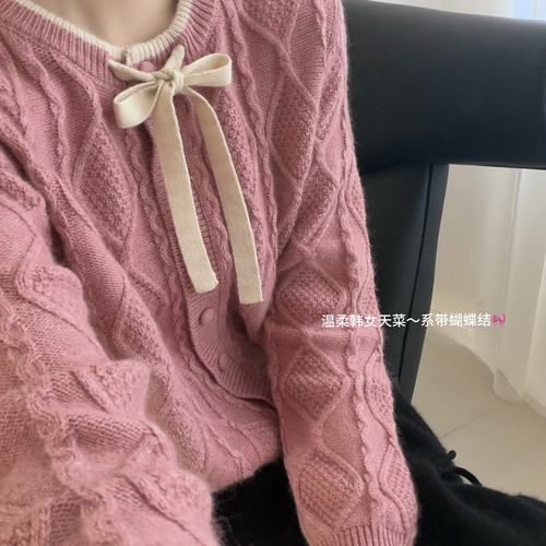 TB媞宝-约会日～蝴蝶结韩风麻花纹排扣保暖毛衣（含8.5绵羊毛）75