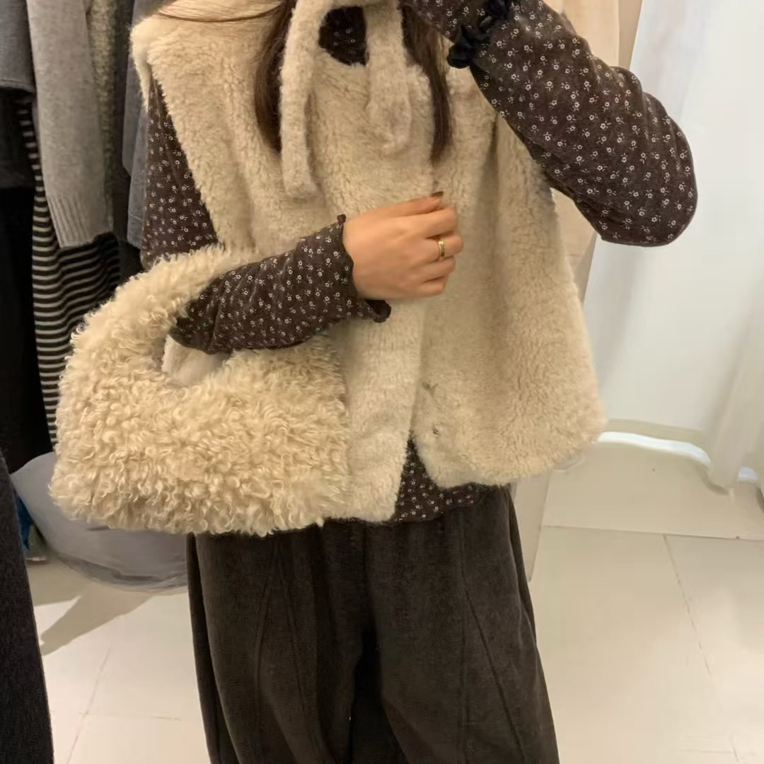 HEY BELLA-毛乎乎软糯可爱甜美俏皮宽松百搭时髦慵懒马甲E9177-1