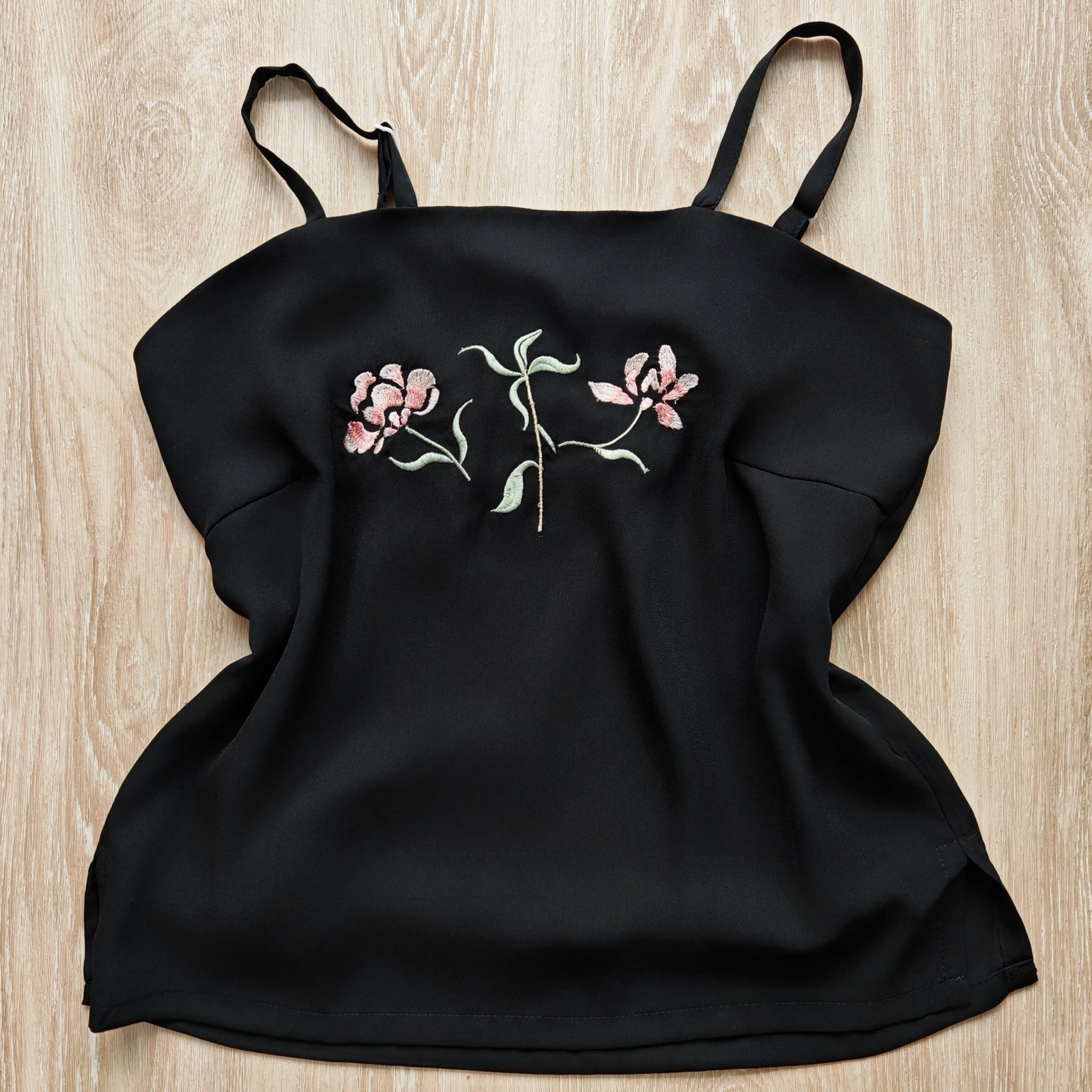 汉服宋制绣花薄款吊带背心春夏图片