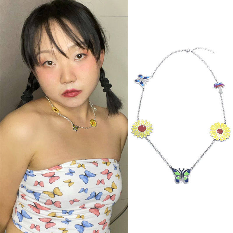 辣目洋子雏菊花朵蝴蝶钛钢项链圈