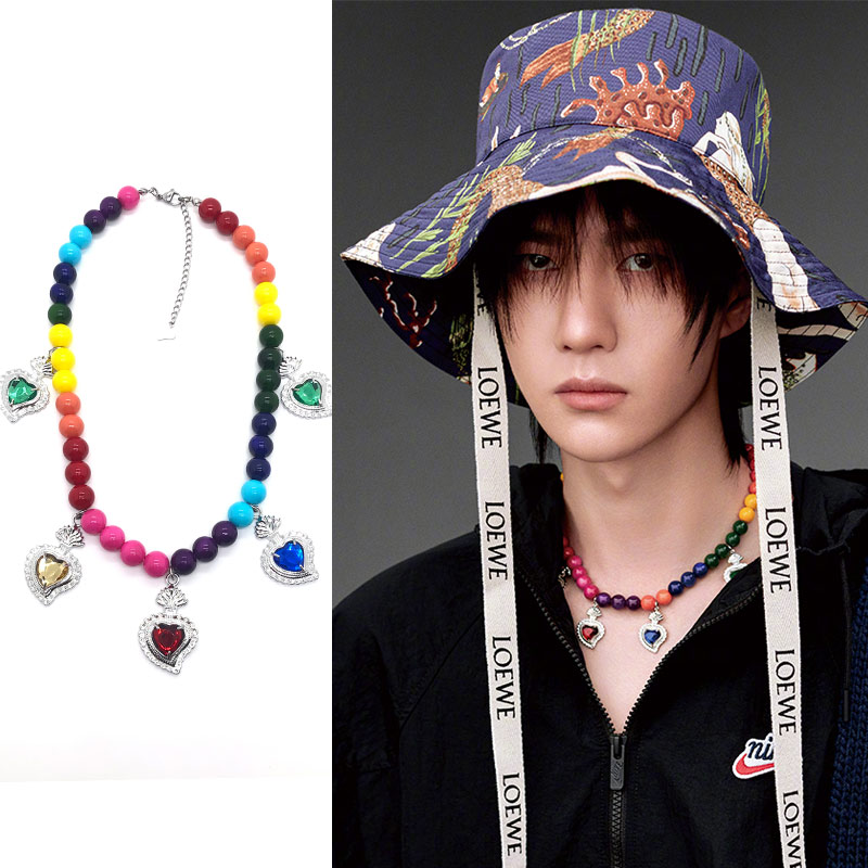 王一博杂志拍摄同款彩珠爱心项链el轻奢le色彩虹个性男女潮锁骨链