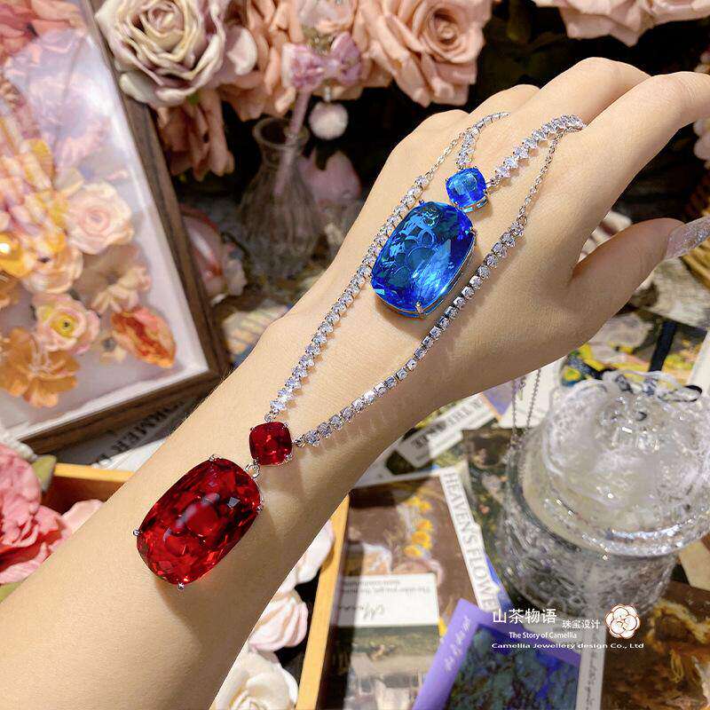 山茶欧美重工彩宝大克拉蓝宝石项链镀金精致封底超闪奢华富婆项坠