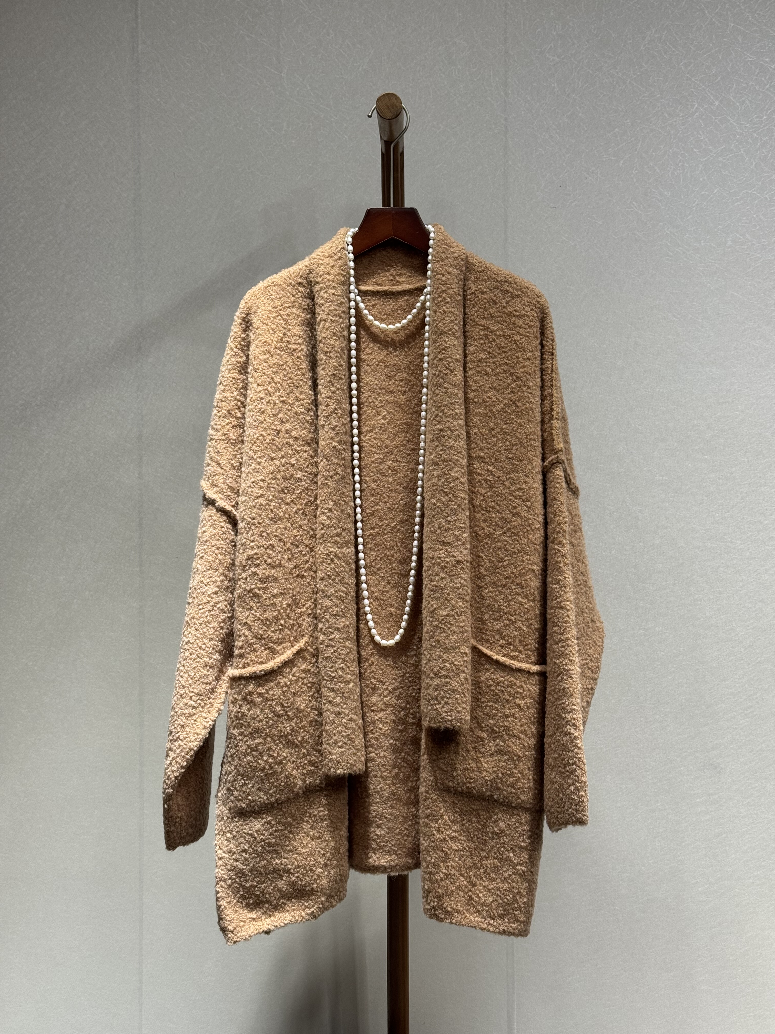 原创 欧韩时尚百搭气质 飘带毛巾绣大牌羊绒口袋毛衣外套96106