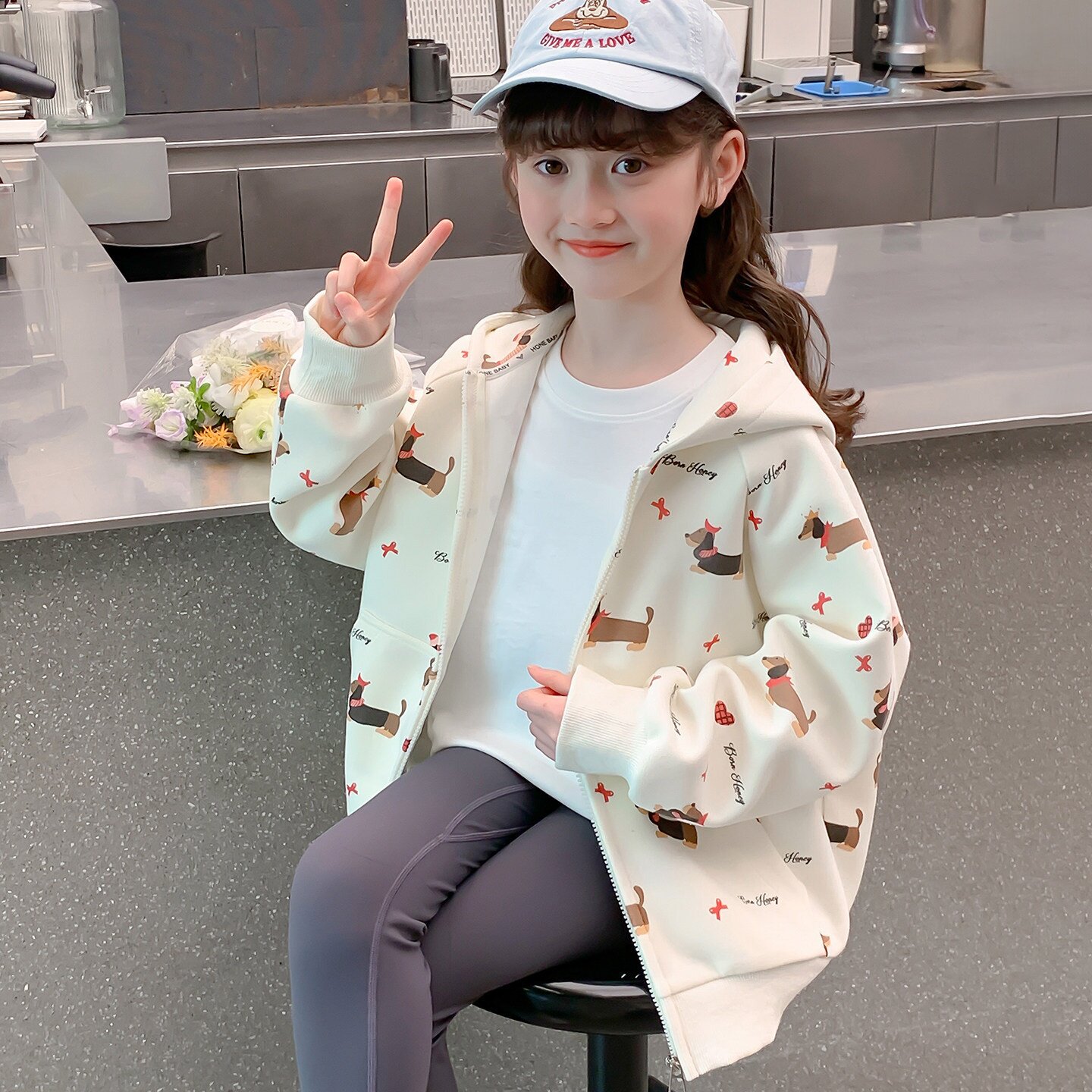 女童外套秋款2026年新款洋气小女孩童装秋季连帽卫衣儿童秋装上衣
