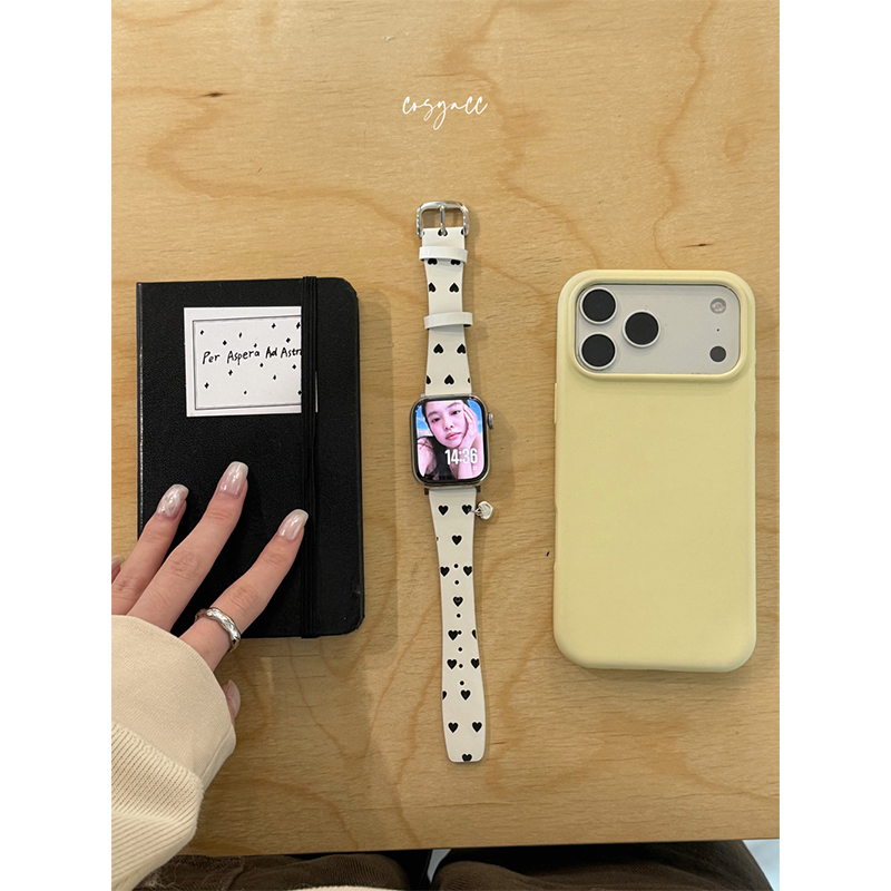 COSYACC 适用iwatch8910代se爱心挂坠漆面皮质韩系苹果手表带s11