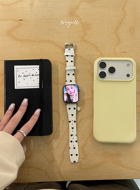 COSYACC 适用iwatch8910代se爱心挂坠漆面皮质韩系苹果手表带s11