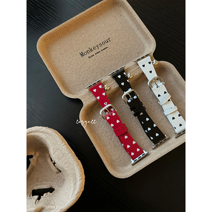 COSYACC 适用iwatch8910代se爱心挂坠漆面皮质韩系苹果手表带s11