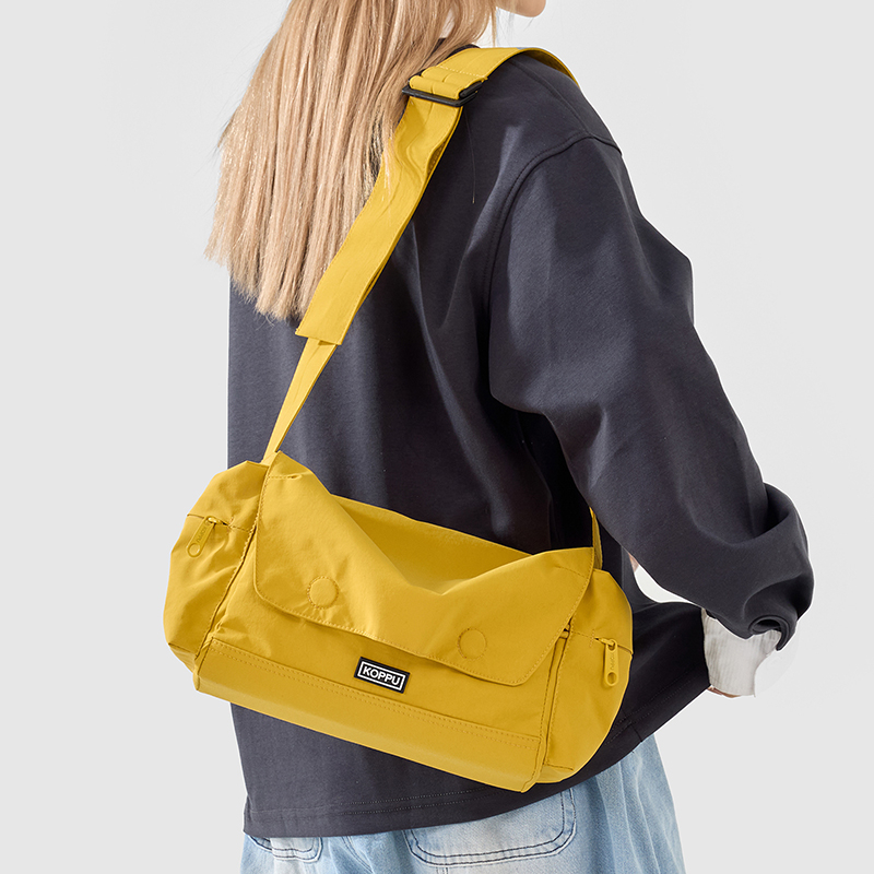 新款运动休闲包大容量时尚女简约户外防水布包旅行健身斜挎单肩包