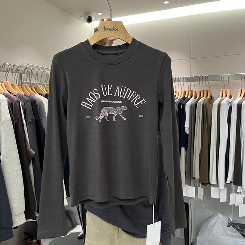 圆领字母小豹子修身长袖T恤上衣