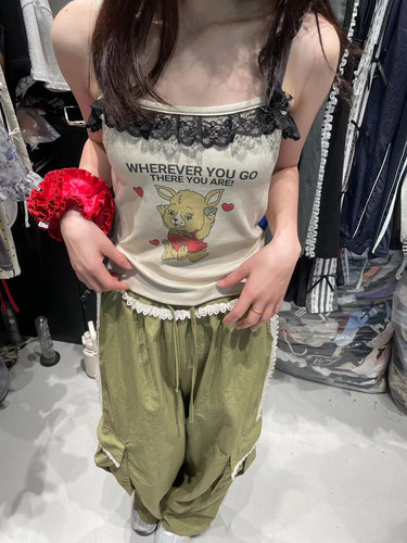 蕾丝花边短款吊带修身背心打底衫