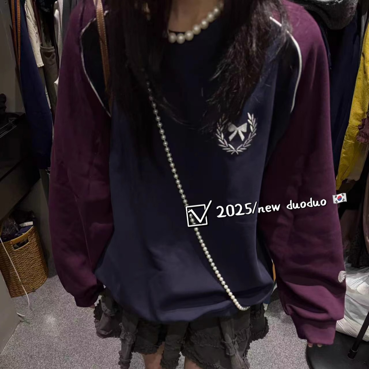 蝴蝶结图案插肩袖拼色套头卫衣