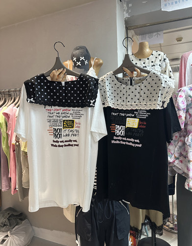 波点娃娃领荷叶边字母短袖T恤