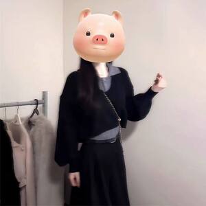 高级感赫本风黑色连衣裙女秋冬2026新款宽松休闲显瘦上衣时尚套装