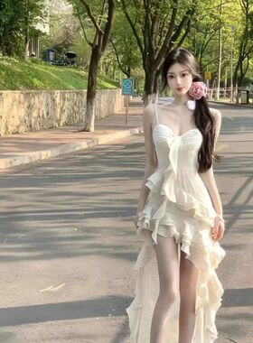 法式不规则新款设计荷叶夏季气质吊带海边连衣裙度假收腰长裙裙子