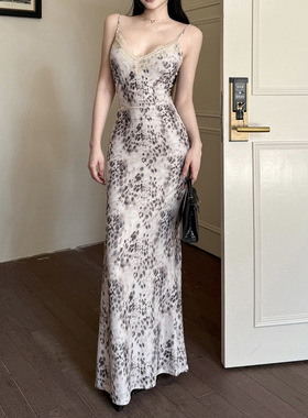 法式小众设计感夏季收腰气质v领子女新款气质高级感修身包臀长裙