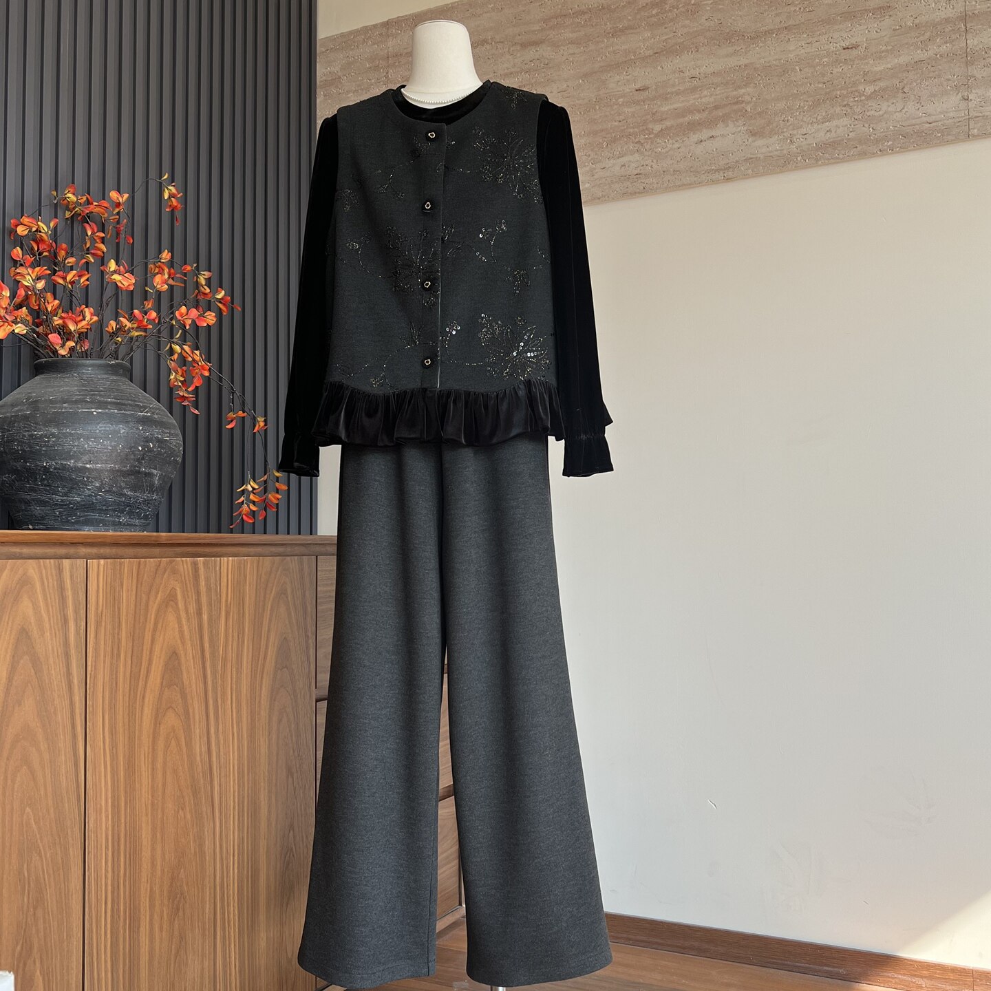 气质时尚新款妈妈装春秋季马甲内搭裤子三件套中老年女士百搭套装