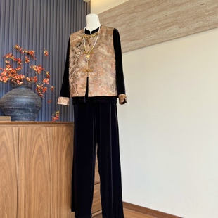新中式新款妈妈装金丝绒内搭马甲裤子三件中老年女春秋季国风套装