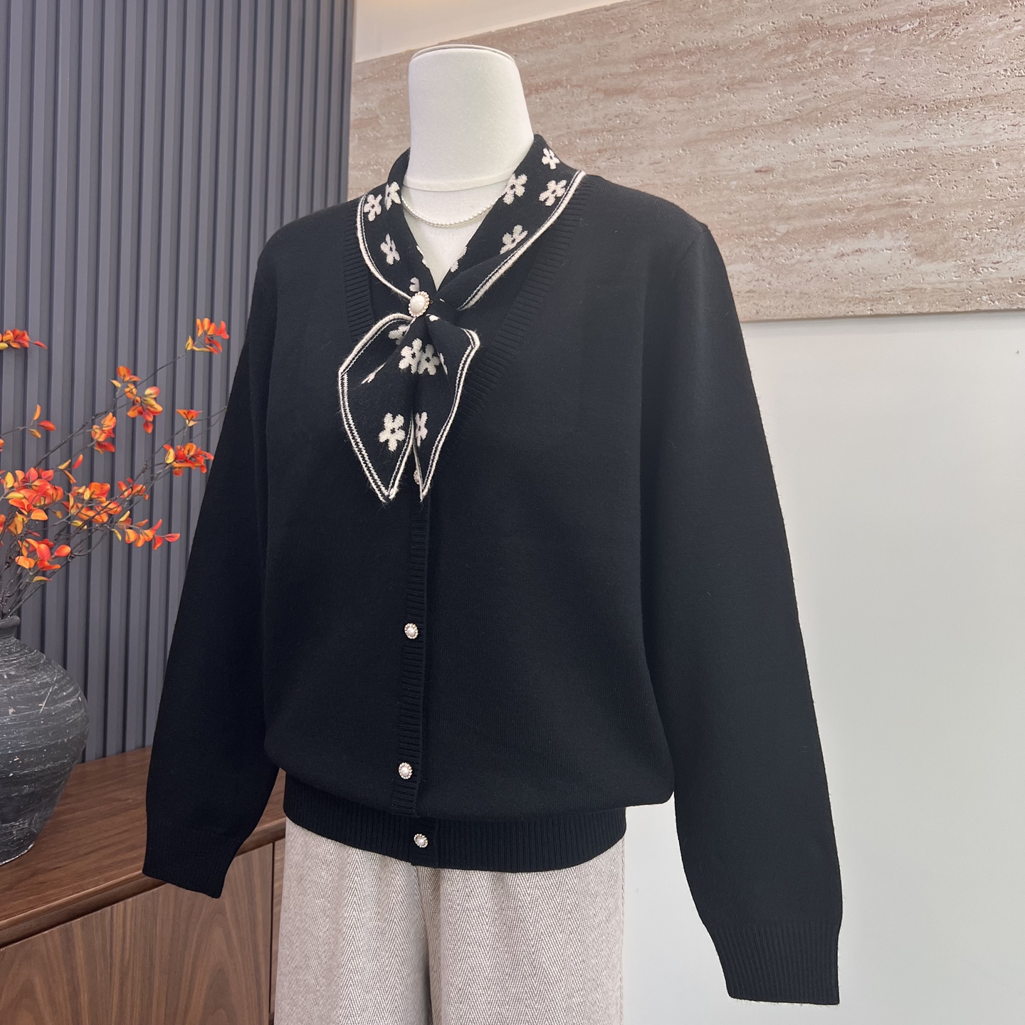 妈妈装秋冬季新款针织蝴蝶领上衣