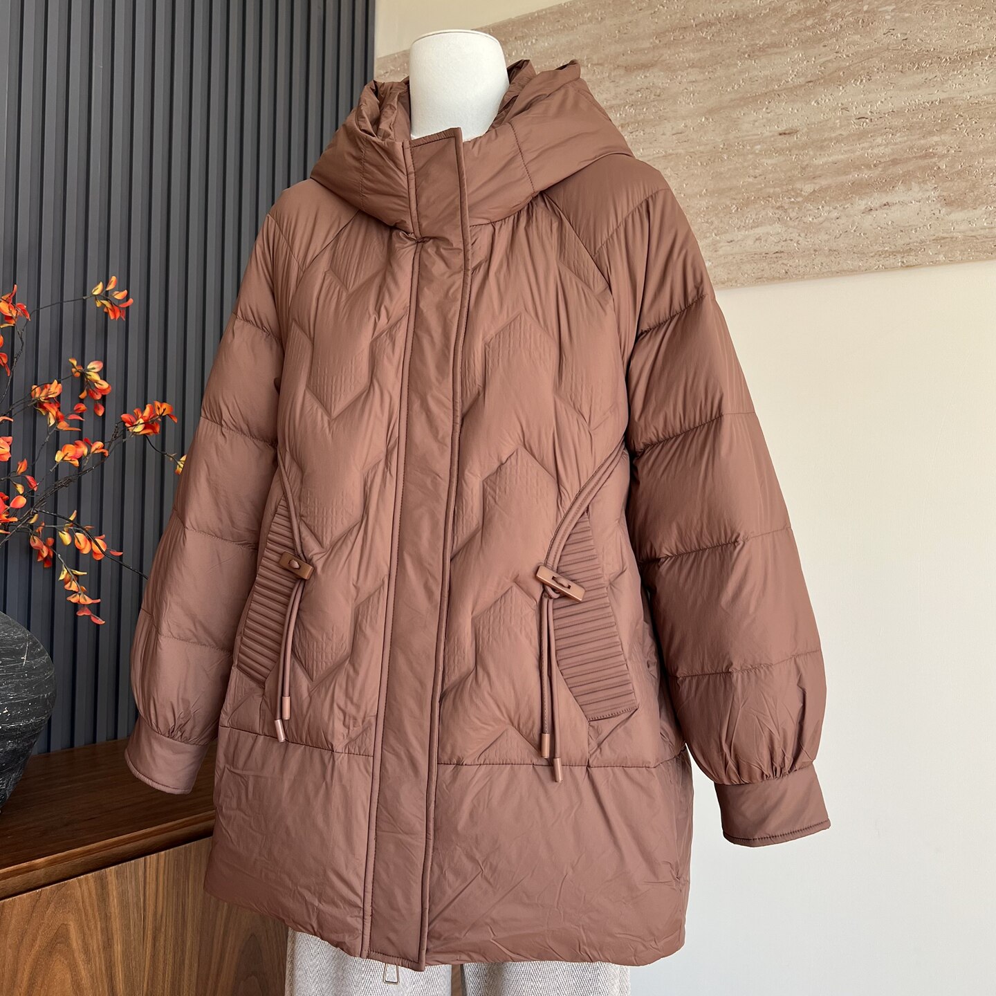 时尚新款妈妈装中长款羽绒服冬季开衫连帽中老年女白鸭绒保暖外套